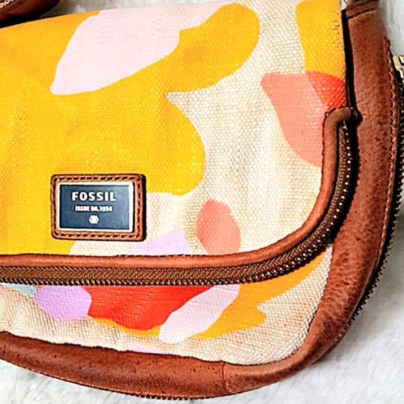 Fossil Preston Flapover Multicolor Floral Canvas Leather Trim Crossbody Bag - Picture 2 of 8